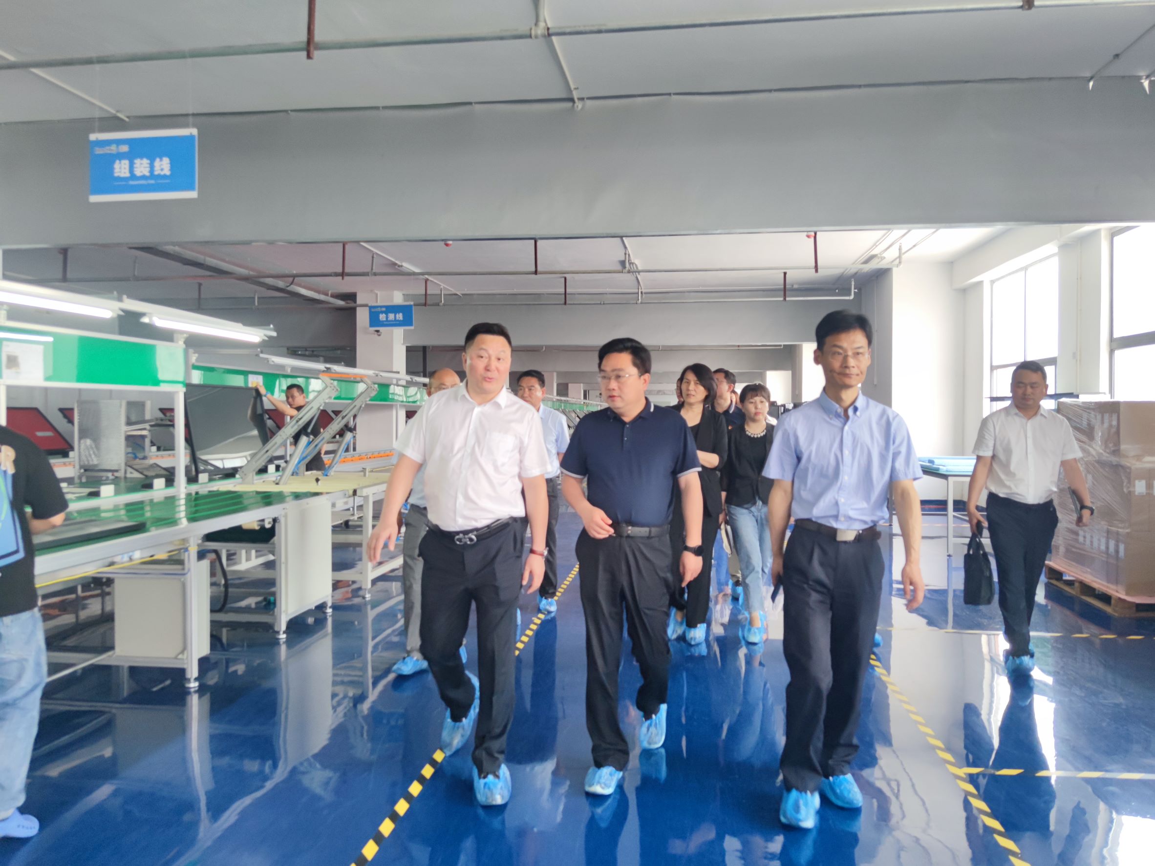 高新区管委会莅临极悦娱乐调研指导 (3)